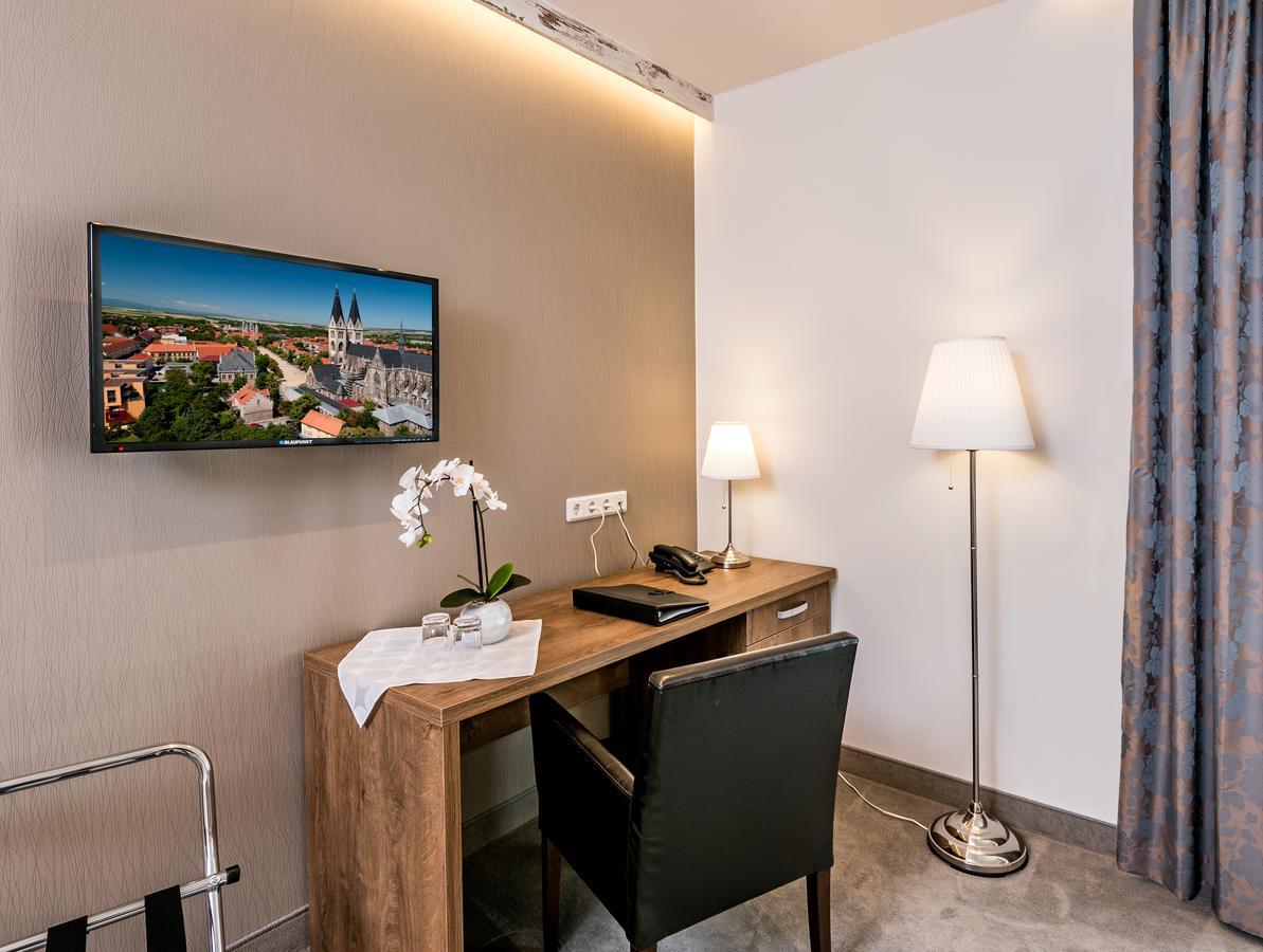 Hotel Allegro Халберщат Екстериор снимка